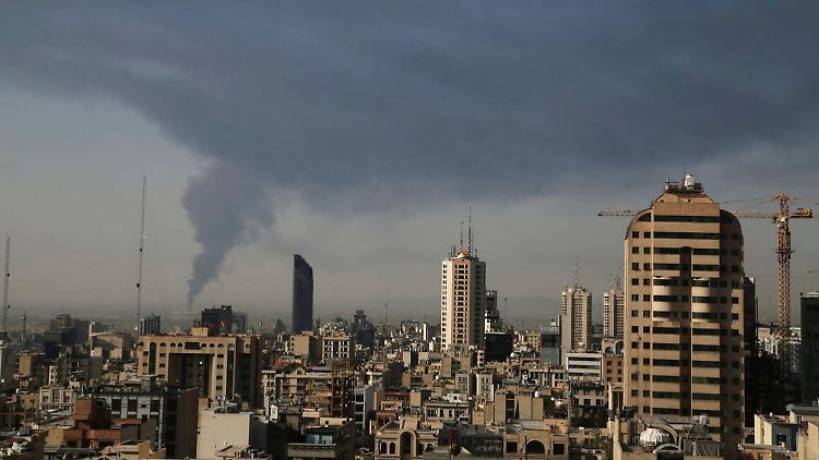 Israel will in der Nacht mehr als 80 Ziele in Teheran angegriffen haben. 
