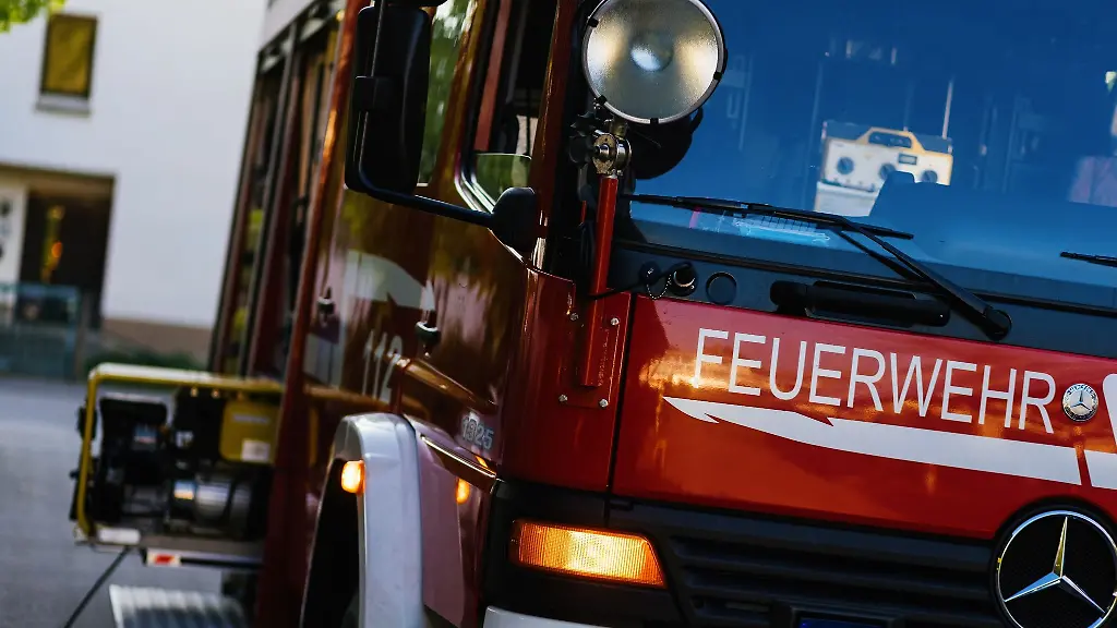 Ein-Einsatzfahrzeug-der-Feuerwehr
