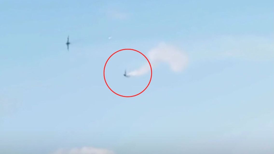 Russischer Kampfjet Flügelmann.jpg