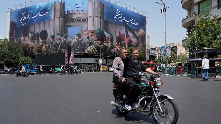 Ein anti-israelisches Banner in Teheran. 