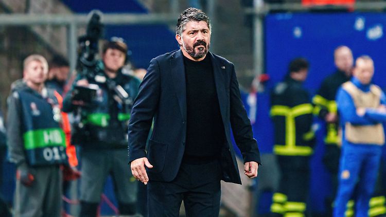 Gennaro Gattuso übernimmt für Italien an der Seitenlinie.