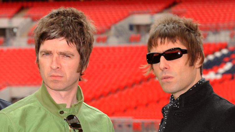 Liam Gallagher (r.) mit seinem Bruder Noel.