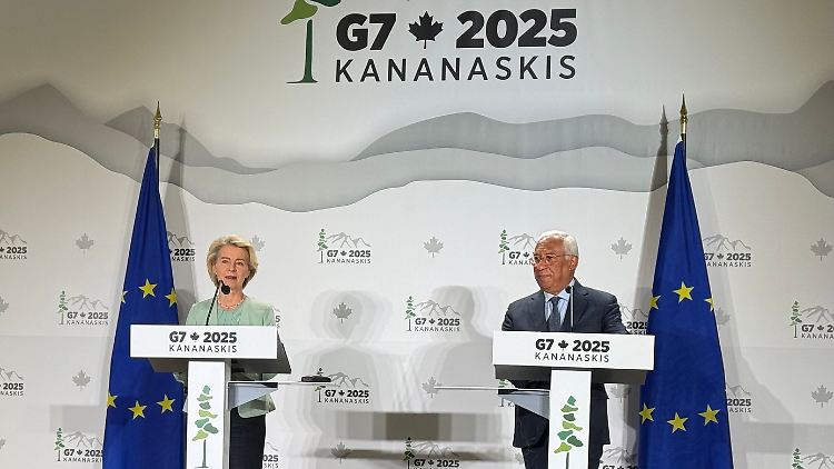 EU-Kommissionspräsidentin von der Leyen und EU-Ratspräsident Costa bei einer Pressekonferenz vor Beginn des Gipfels. 