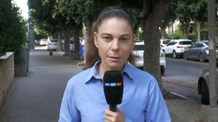 Raschel Blufarb2.jpg