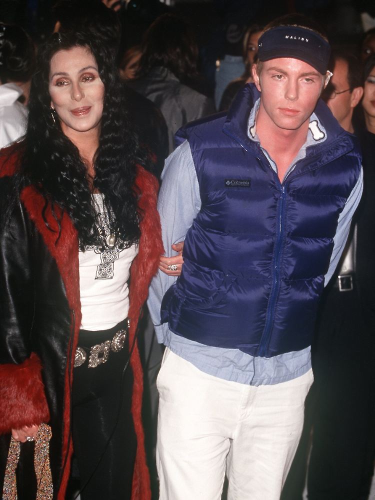 Viele Fotos gibt es nicht von Cher und ihrem Sohn. Das stammt aus 2001.