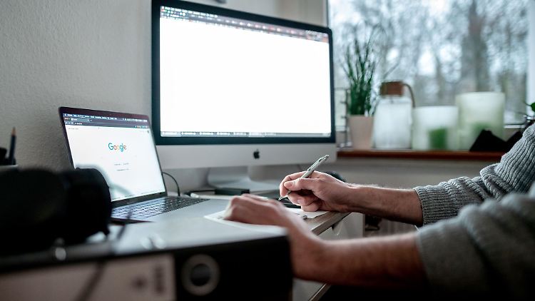 Viele Arbeitgeber befürchten, dass im Homeoffice weniger gearbeitet wird und setzen technische Mittel zur Überwachung ein. 