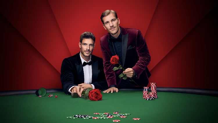 "Die Bachelors" alias Martin Braun (l.) und Felix Stein: Wem überreichen sie wohl die letzte Rose? 