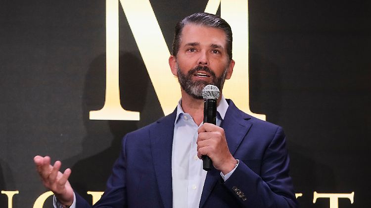 Donald Trump Jr. (im Bild) und Eric Trump stellten die neuen Produkte im Trump Tower vor. 
