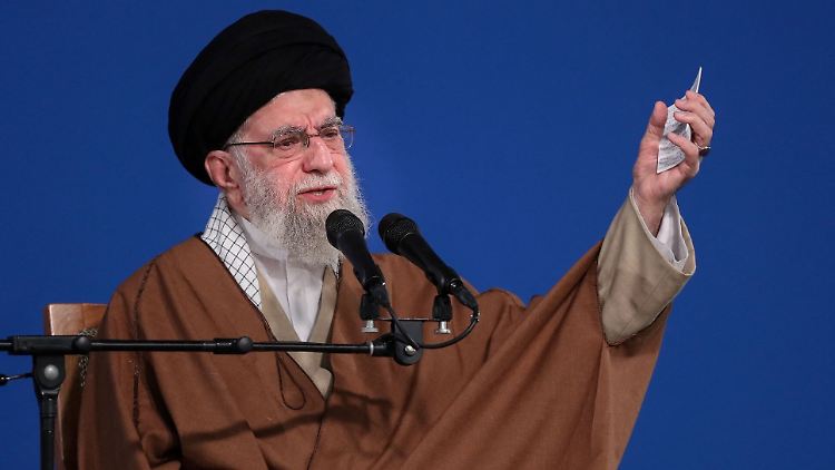 Ist Irans Oberster Führer Ajatollah Ali Chamenei nur noch wegen Trump am Leben?