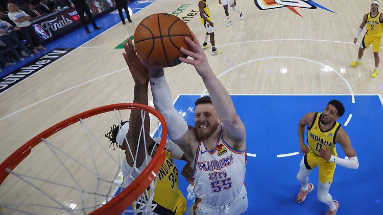 Isaiah Hartenstein dunkt - und steht kurz vor dem Titel.