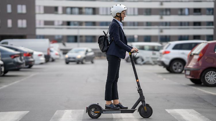 Sicher mit dem E-Scooter von A nach B – das ist zu beachten.