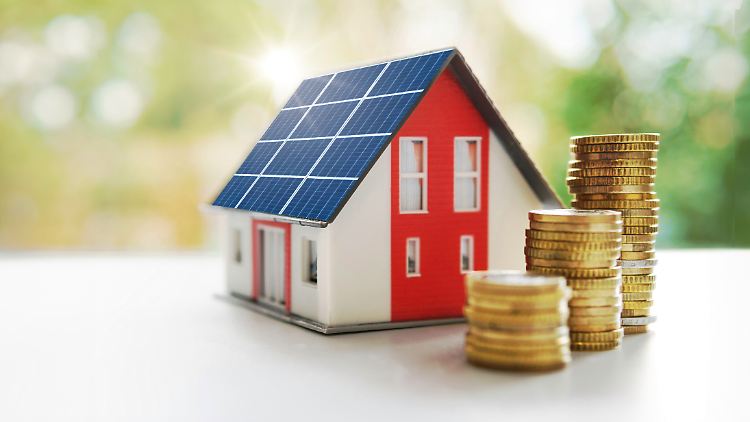 Solarenergie liegt im Trend, aber lohnen sich Balkonkraftwerke wirklich für Energiewende und Portemonnaie? 