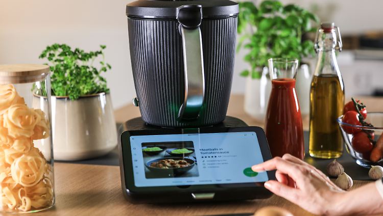 Der TM7 verfügt laut Vorwerk über mehrere Neuheiten. Demnach soll es unter anderem erstmals möglich sein, Lebensmittel und Gerichte ohne Deckel zu garen.