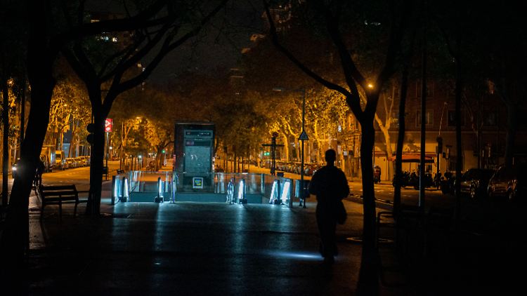 Ziemlich dunkel war es in den Straßen Barcelonas während des Stromausfalls.