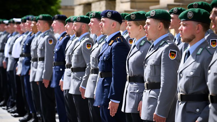 Pistorius will mehr Menschen für den Dienst bei der Truppe begeistern. Die Anforderungen für Berwerberinnen und Bewerber sind bereits gesunken.  