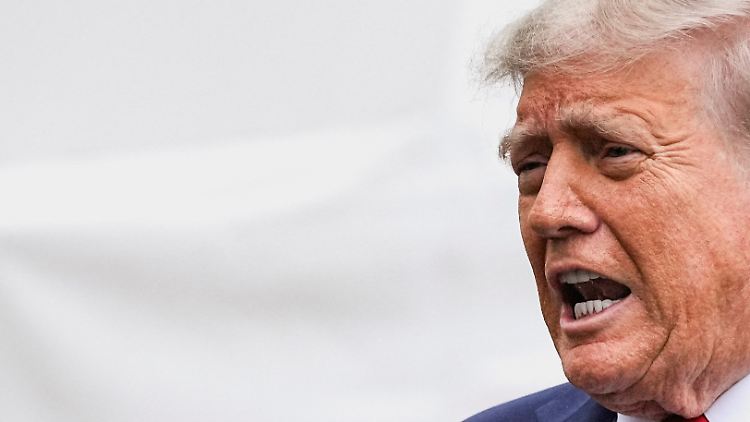 "Entweder sie machen ein gutes Geschäft oder sie zahlen einfach, was wir ihnen sagen, dass sie zahlen müssen", sagt Trump vor Reportern.