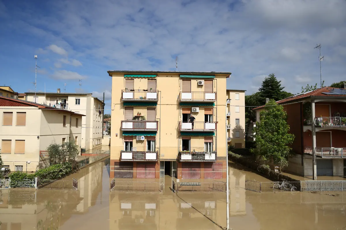 2023-05-18T075711Z-418815002-RC2V01A9IAEV-RTRMADP-3-EUROPE-WEATHER-ITALY