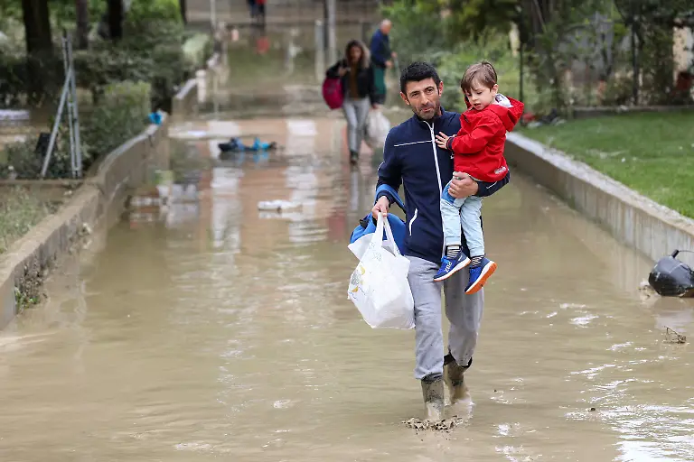 2023-05-18T072656Z-537652449-RC2V01AWCN1Z-RTRMADP-3-EUROPE-WEATHER-ITALY
