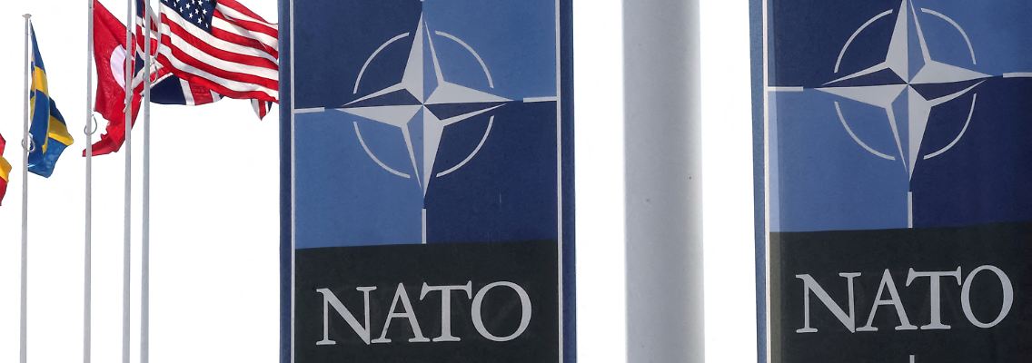 Nato-Generalsekretär wirbt für höhere Verteidigungsausgaben. Der slowakische Ministerpräsident droht deshalb mit Austritt.