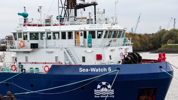 Das Boot der deutschen Organisation Sea-Watch rettet immer wieder Menschen in Seenot.