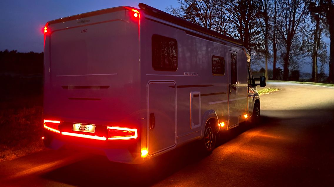 LMC_Cruiser_T740EL_Lichtsignatur_hinten1.jpg