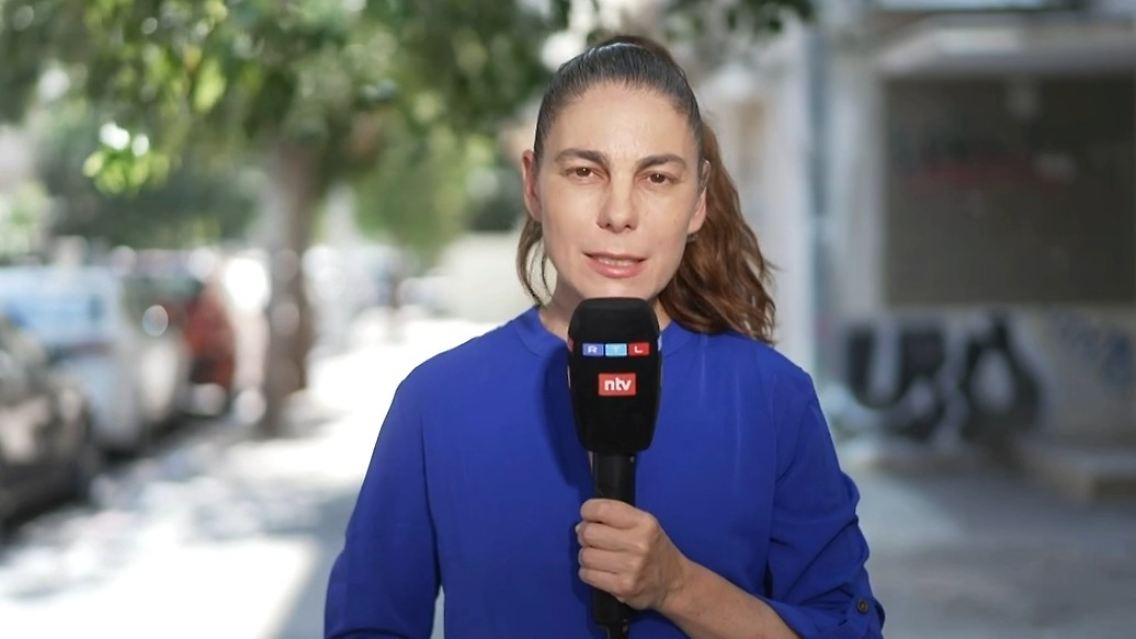 Raschel Blufarb.jpg