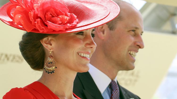 Bekannt für seine extravagante Hutmode: Das letzte Mal war Kate zusammen mit ihrem Ehemann William im Jahr 2023 in Ascot. 