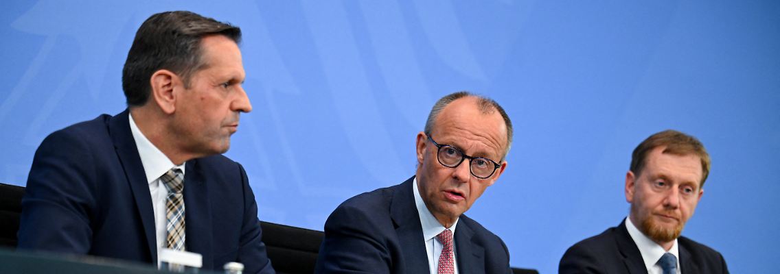2025-06-18T153624Z_1519065931_RC235FANYWG7_RTRMADP_3_GERMANY-POLITICS-STATES-MERZ-PRESSER.JPG