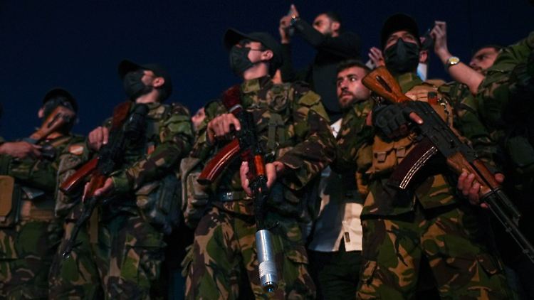 Bewaffnete Sicherheitskräfte bei einer Veranstaltung in Aleppo Ende Mai.  