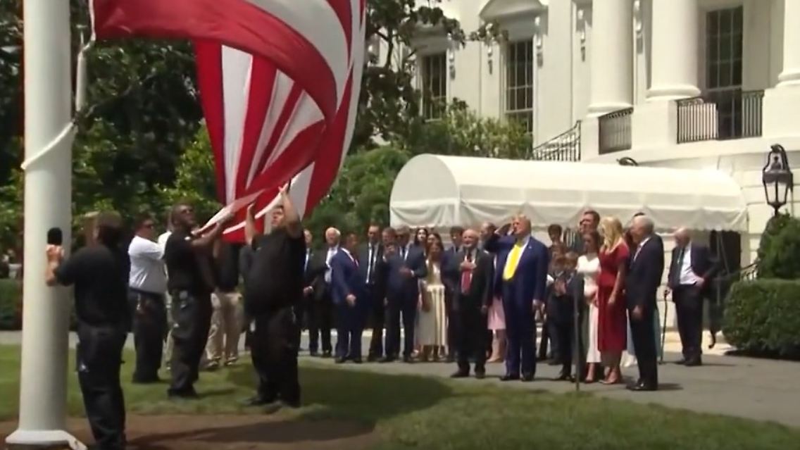 Trump_Fahnenmast.jpg
