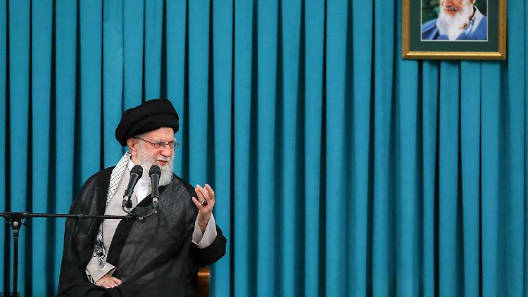 Es wird einsam um Chamenei: Viele Berater hat Israel bereits getötet, und potenzielle Nachfolger scharren mit den Füßen.