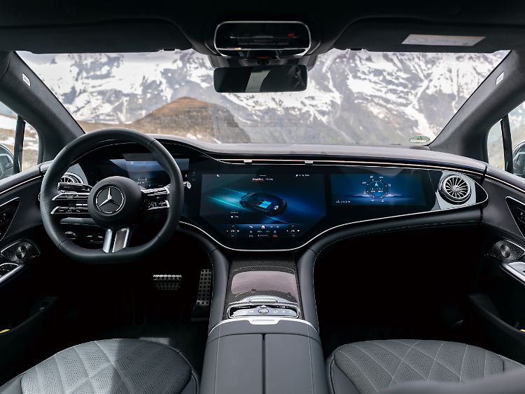 Mehr Infotainment als im bereits vier Jahre alten Mercedes EQE kann man kaum bekommen.