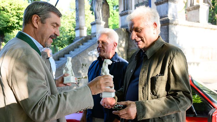 Überraschung! Markus Söder (l.) bei Udo Wachtveitl (r.) und Miroslav Nemec am Set. 