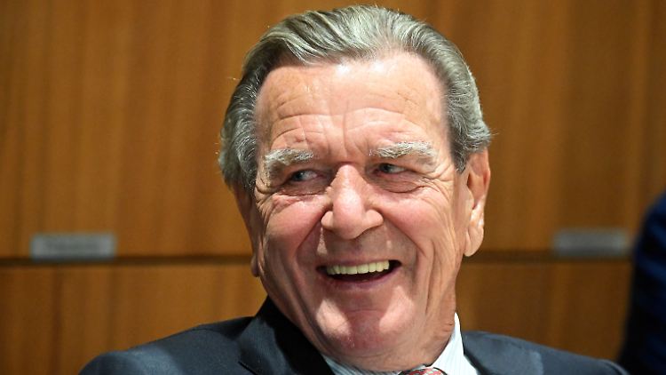 Wird derzeit wegen eines Burnouts behandelt: Gerhard Schröder.