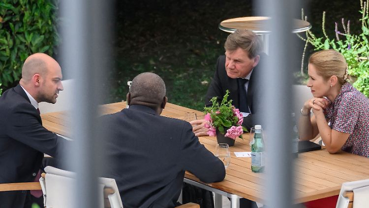 Vor dem Treffen mit Araghtschi haben sich die vier europäischen Vertreter abgesprochen.