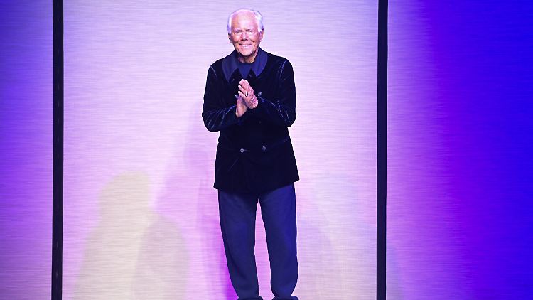 Giorgio Armani am Ende seiner letzten Kollektionsschau auf der Mailänder Modewoche im Januar.