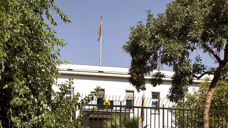 Laut dem Auwärtigen Amt können Deutsche im Iran die Botschaft nach wie vor rund um die Uhr erreichen. 