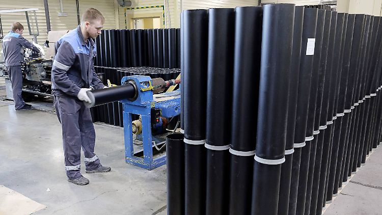 Arbeiter in einer russischen Waffenfabrik. 