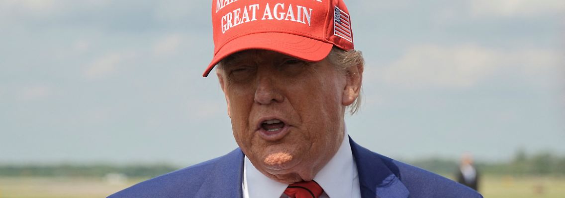 2025-06-21T093519Z_1663429045_RC2K6FAX284A_RTRMADP_3_PAKISTAN-TRUMP-NOBEL.JPG