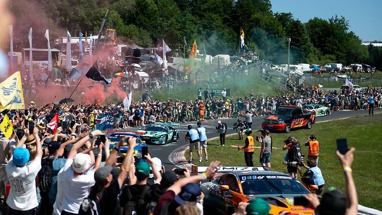 Am Nürburgring herrscht Volksfeststimmung.