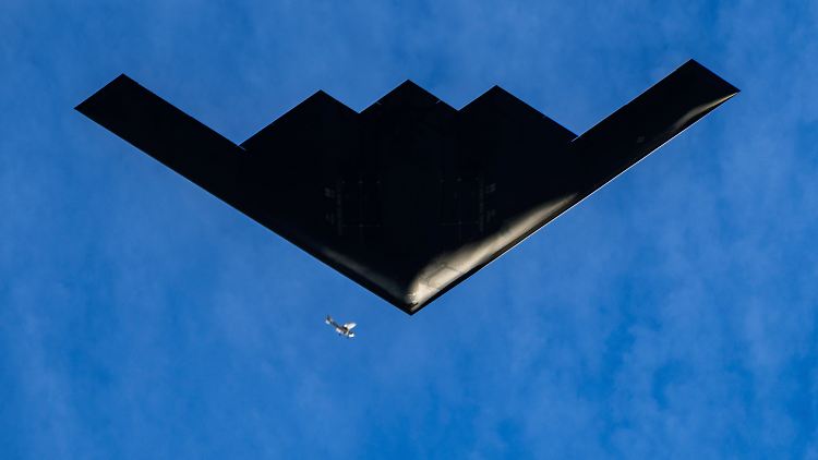 Der Tarnkappenbomber des Typs B-2: Das einzige Flugzeug, das die bunkerbrechenden Bomben vom Typ GBU-57 aufnehmen kann.