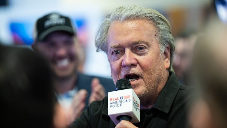 Trumps Ex-Berater Bannon zufolge lehnt wie eine "überwältigende Mehrheit" der MAGA-Anhänger den Angriff ab.