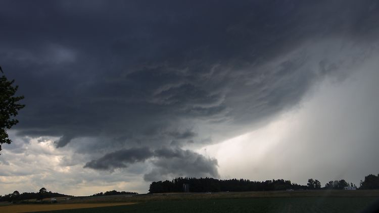 Im Verlauf der neuen Woche wird es teils sommerlich, teils gewittrig.