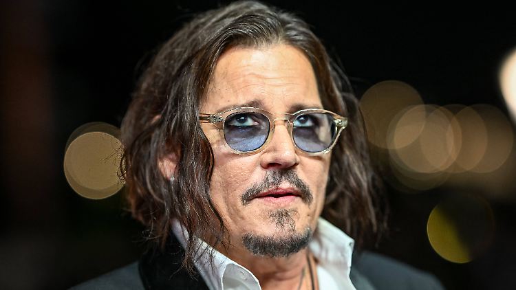 Johnny Depp ist enttäuscht von der Welt, von vielen Menschen zumindest, und kommt zu dem Schluss, Undank sei der Welten Lohn.