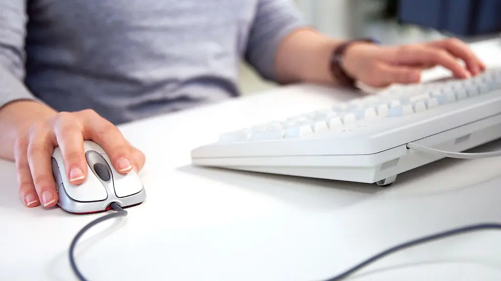 Keine-Sorge-wenn-s-mal-wieder-laenger-dauert-Auch-das-Hochfahren-des-Rechners-zaehlt-bereits-zur-Arbeitszeit