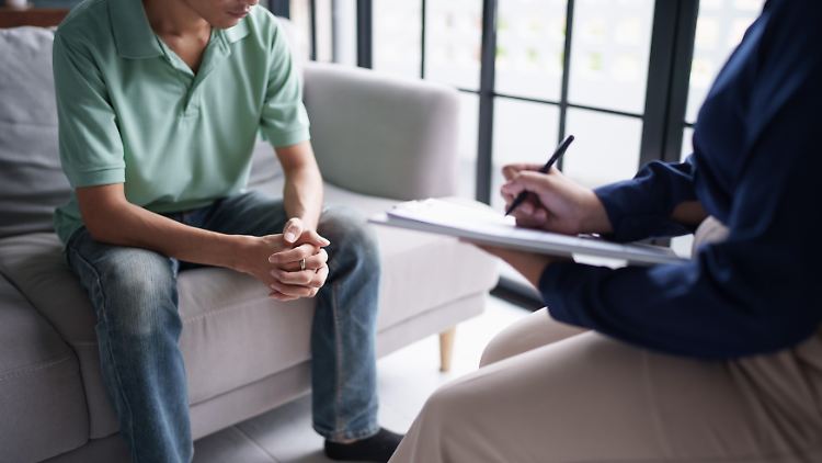 Die beste Maßnahme, um Gewalttaten durch Menschen mit psychischen Erkrankungen zu verhindern, ist deren konsequente Behandlung.