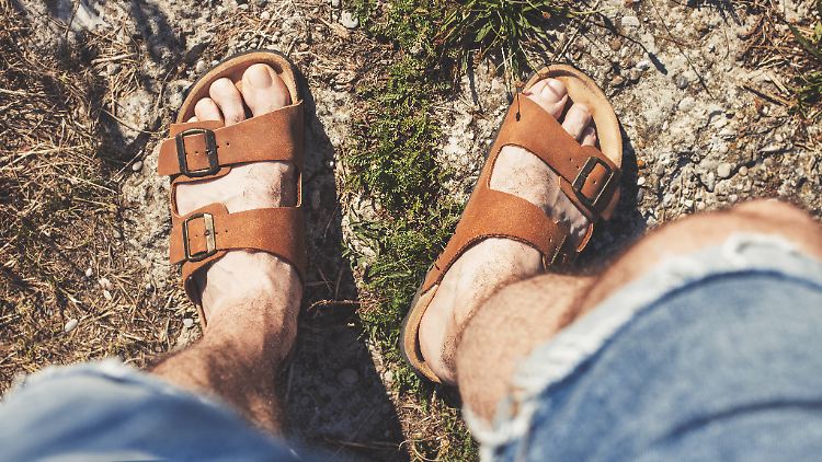 Mit diesen Sandalen geht es auch ins Büro.