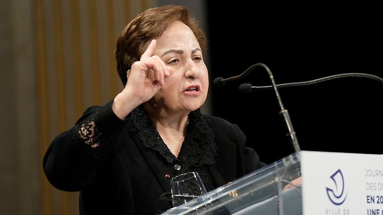 Shirin Ebadi, Friedensnobelpreisträgerin und Menschenrechtsaktivistin aus dem Iran, spricht während einer Veranstaltung zum Internationalen Frauentag.