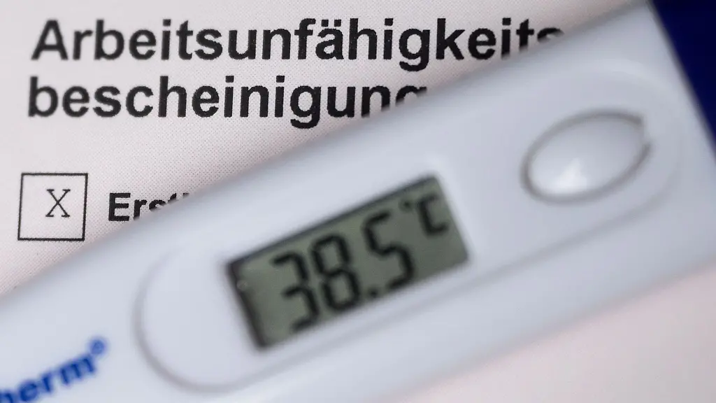 Ein-Fieberthermometer-liegt-auf-einer-Arbeitsunfaehigkeitsbescheinigung