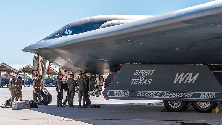 Ein B-2-Tarnkappenbomber der US Air Force.